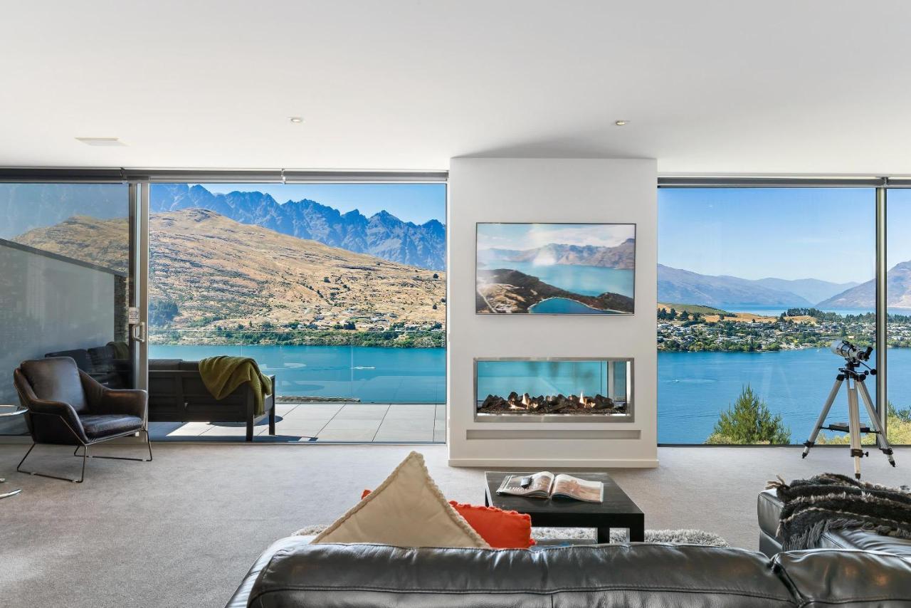 Remarkable Lake View Modern Executive Home Queenstown Extérieur photo