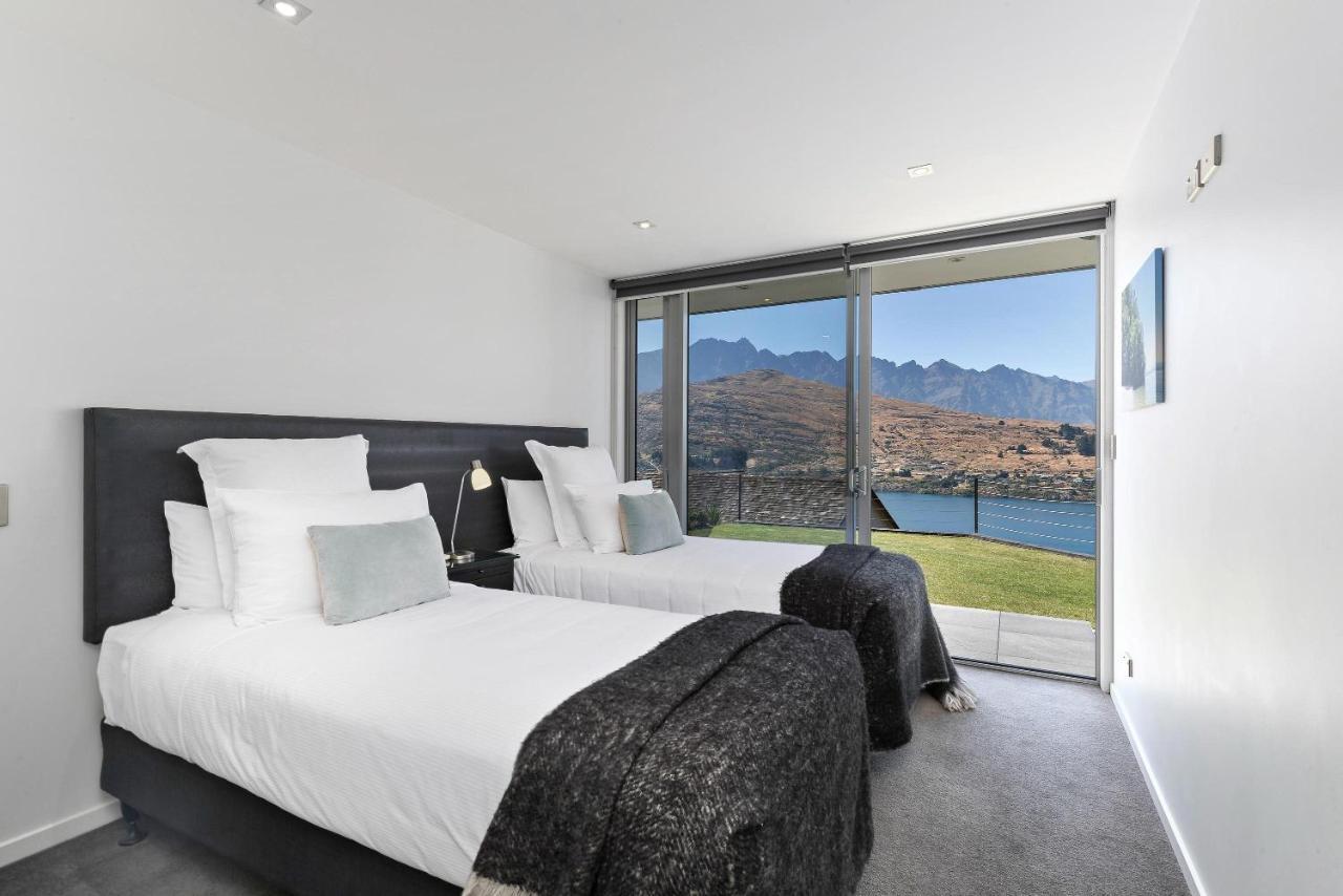 Remarkable Lake View Modern Executive Home Queenstown Extérieur photo