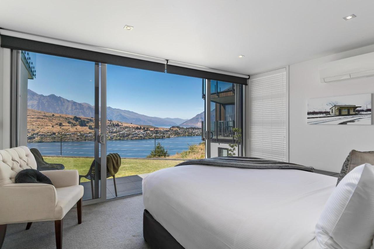 Remarkable Lake View Modern Executive Home Queenstown Extérieur photo