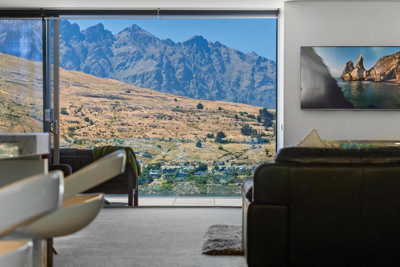 Remarkable Lake View Modern Executive Home Queenstown Extérieur photo