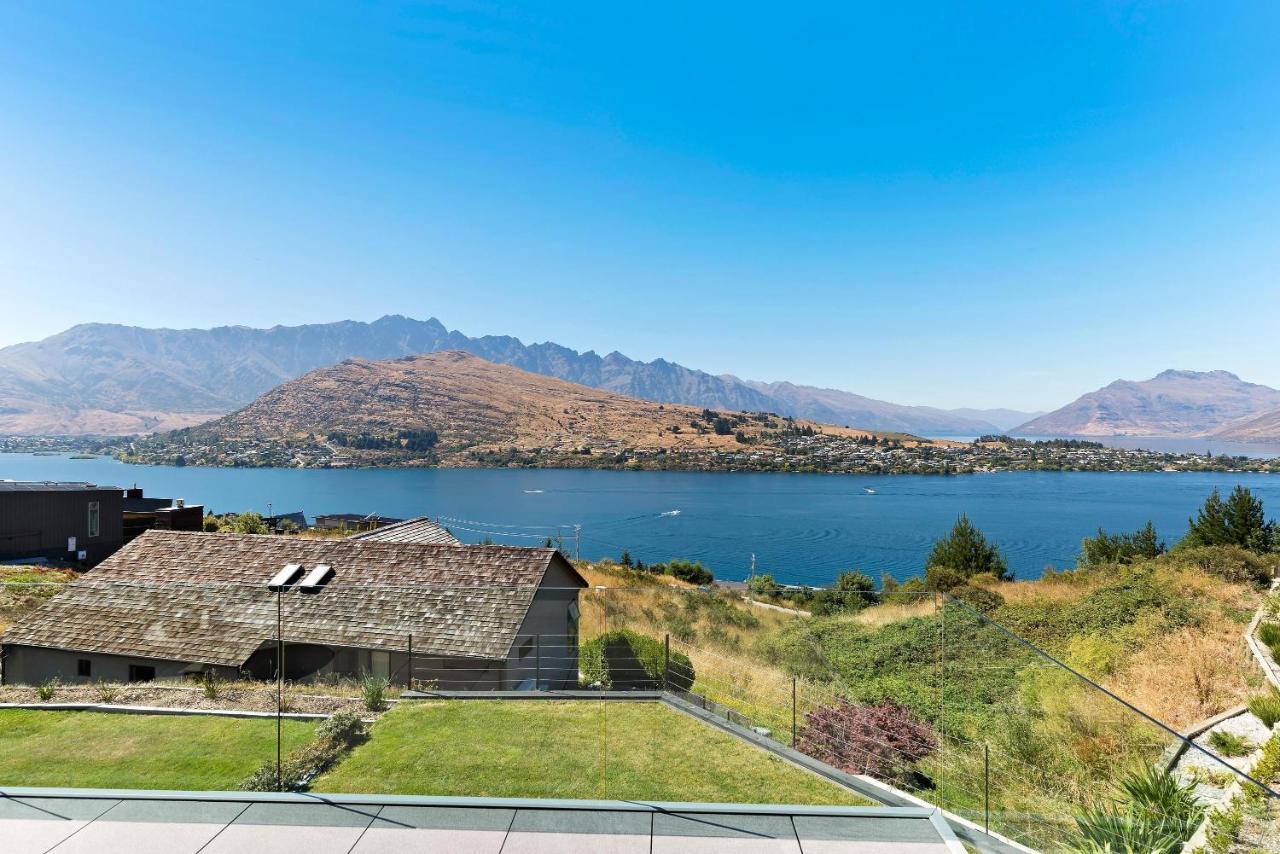 Remarkable Lake View Modern Executive Home Queenstown Extérieur photo