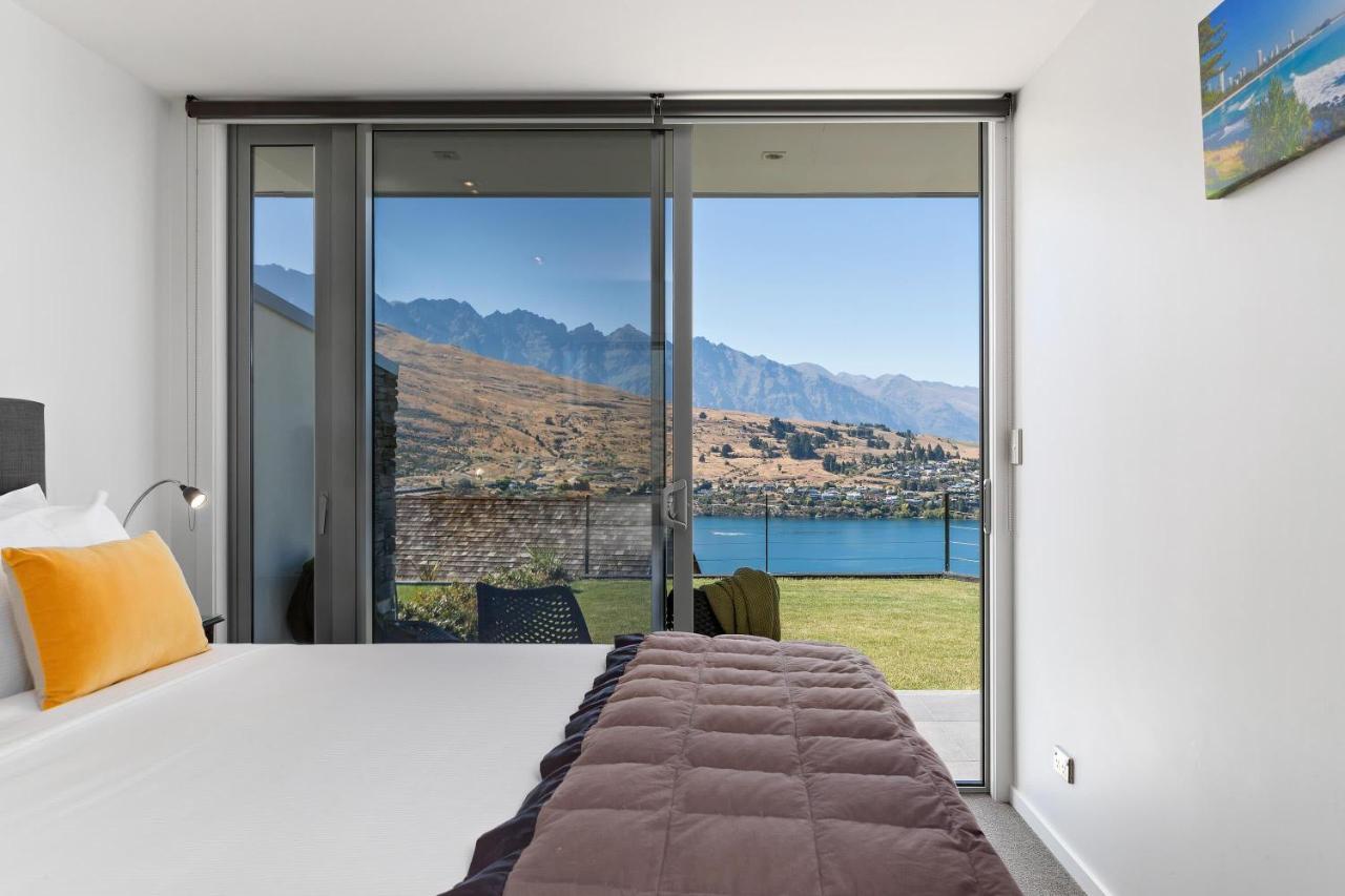 Remarkable Lake View Modern Executive Home Queenstown Extérieur photo