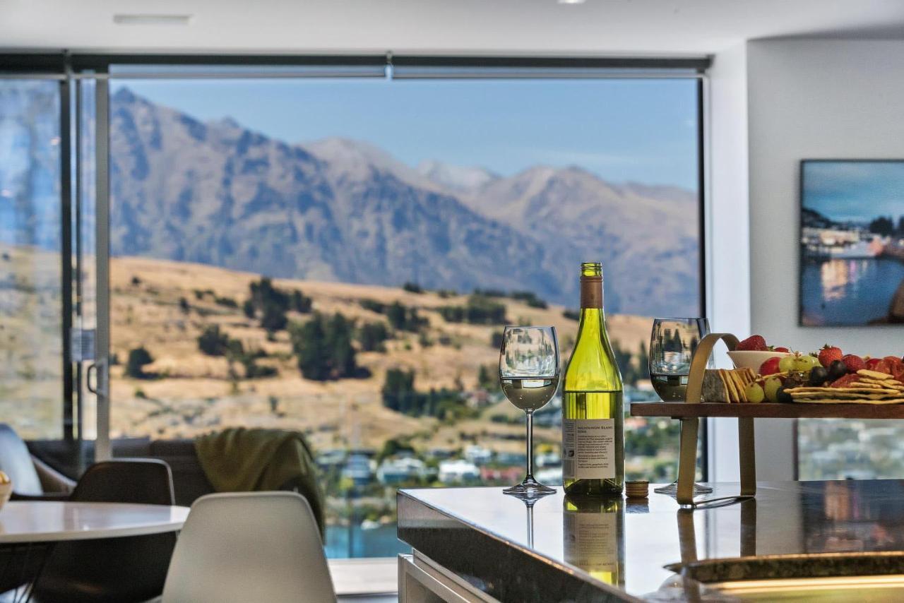 Remarkable Lake View Modern Executive Home Queenstown Extérieur photo